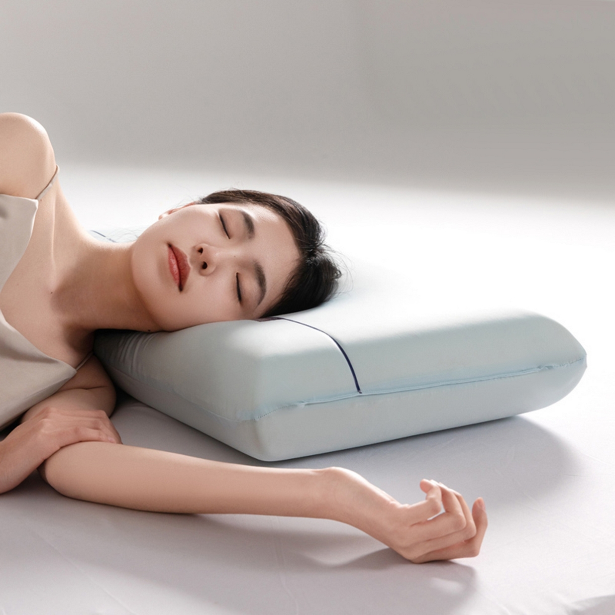 91家纺网 家纺一手货源 找家纺 七夜居 2026新款某朵同款慢回弹深睡太空记忆枕芯面包枕 枕头枕芯记忆枕 浅蓝