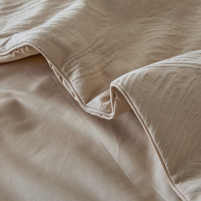 91家纺网 家纺一手货源 找家纺 一加一 2026新款全棉提花级简松弛大豆夏被-素棉云皱 布兰卡-金属灰