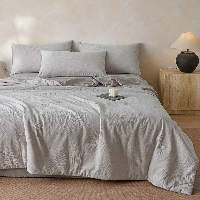 91家纺网 家纺一手货源 找家纺 一加一 2026新款全棉提花级简松弛大豆夏被-素棉云皱 布兰卡-银灰