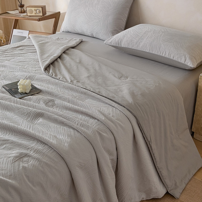 91家纺网 家纺一手货源 找家纺 一加一 2026新款全棉提花级简松弛大豆夏被-素棉云皱 布兰卡-银灰