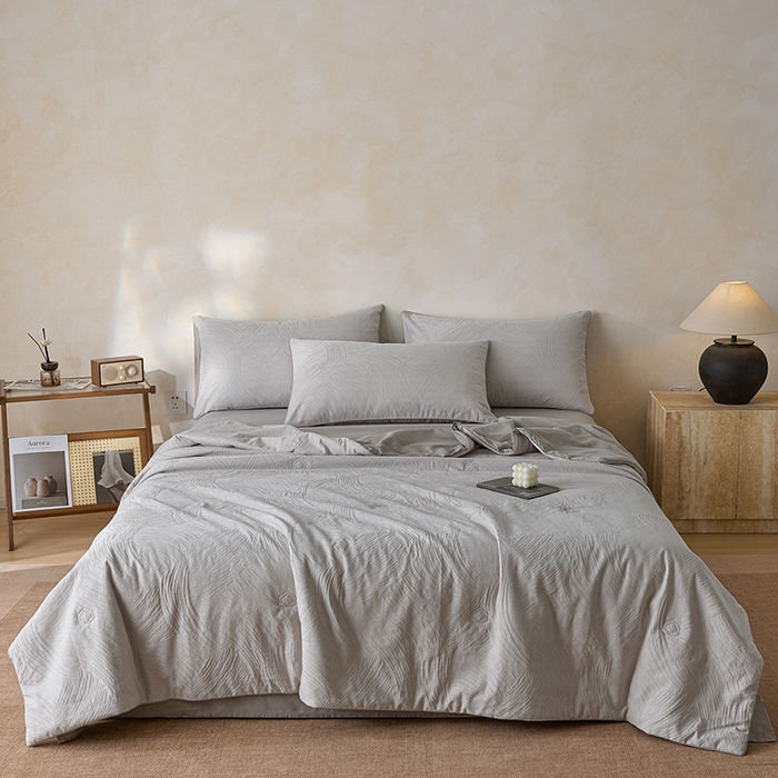 91家纺网 家纺一手货源 找家纺 一加一 2026新款全棉提花级简松弛大豆夏被-素棉云皱 布兰卡-银灰