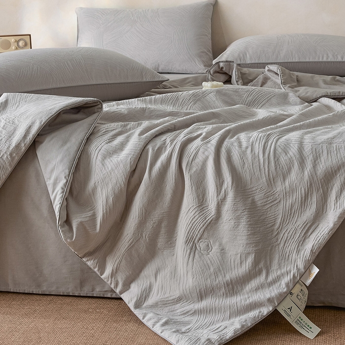 91家纺网 家纺一手货源 找家纺 一加一 2026新款全棉提花级简松弛大豆夏被-素棉云皱 布兰卡-银灰