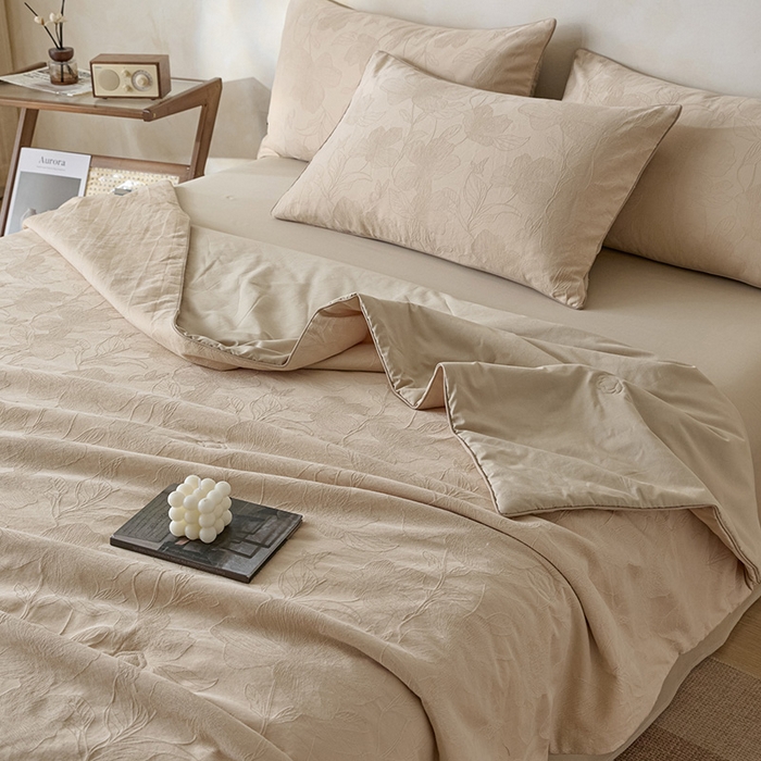 91家纺网 家纺一手货源 找家纺 一加一 2026新款全棉提花级简松弛大豆夏被-素棉云皱 花柔玉净