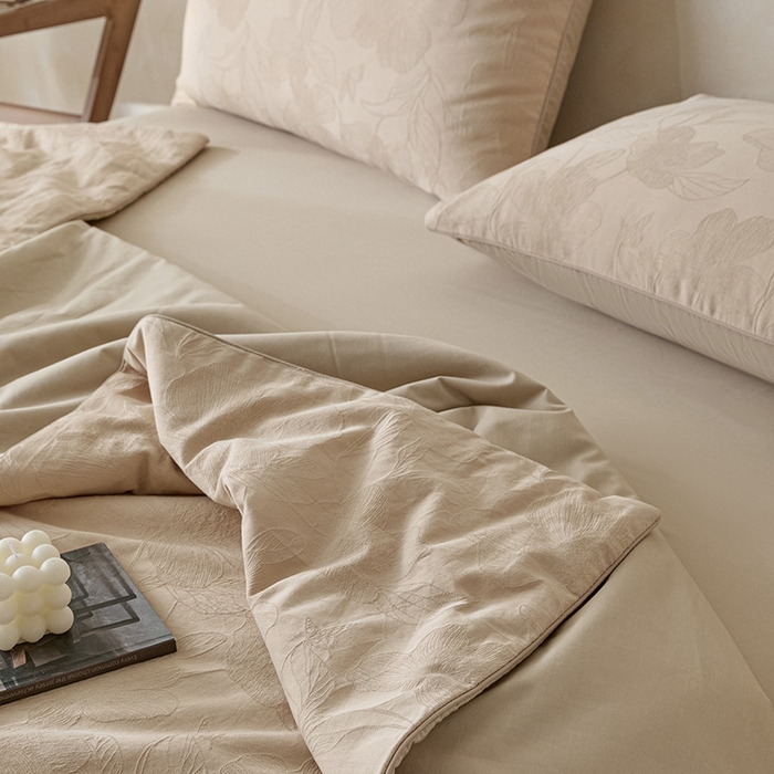 91家纺网 家纺一手货源 找家纺 一加一 2026新款全棉提花级简松弛大豆夏被-素棉云皱 花柔玉净