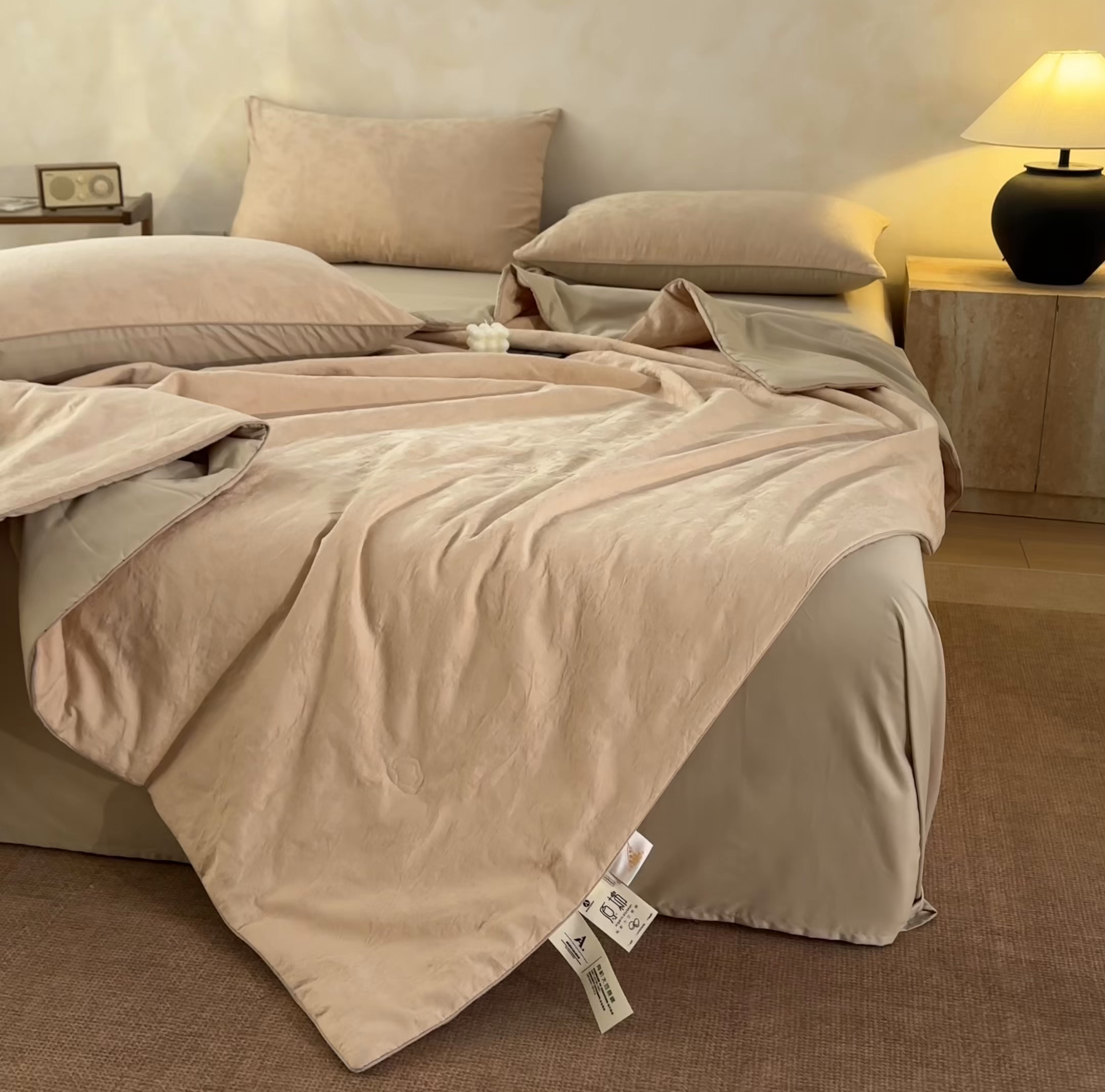 91家纺网 家纺一手货源 找家纺 一加一 2026新款全棉提花级简松弛大豆夏被-素棉云皱 花柔玉净