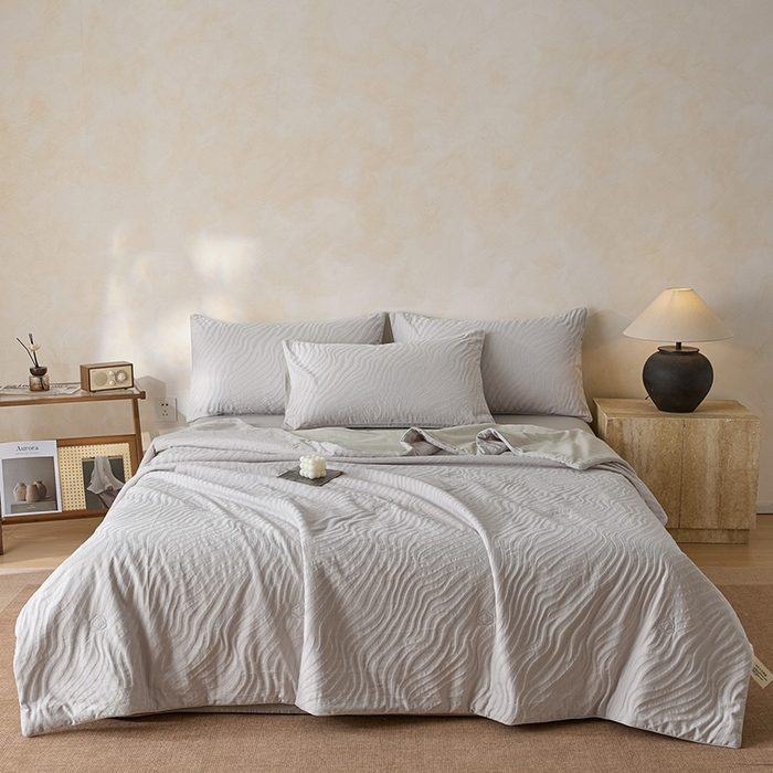 91家纺网 家纺一手货源 找家纺 一加一 2026新款全棉提花级简松弛大豆夏被-素棉云皱 杰斯