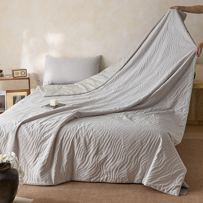 91家纺网 家纺一手货源 找家纺 一加一 2026新款全棉提花级简松弛大豆夏被-素棉云皱 杰斯