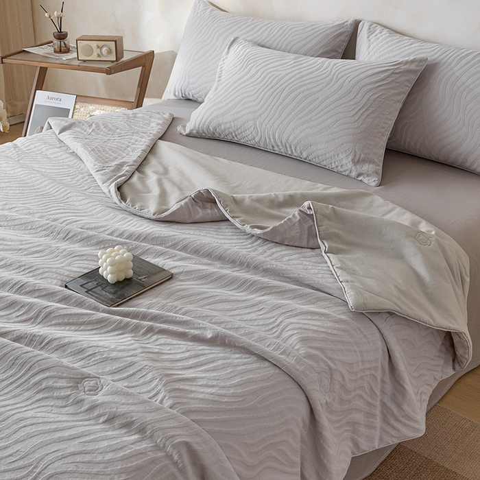 91家纺网 家纺一手货源 找家纺 一加一 2026新款全棉提花级简松弛大豆夏被-素棉云皱 杰斯