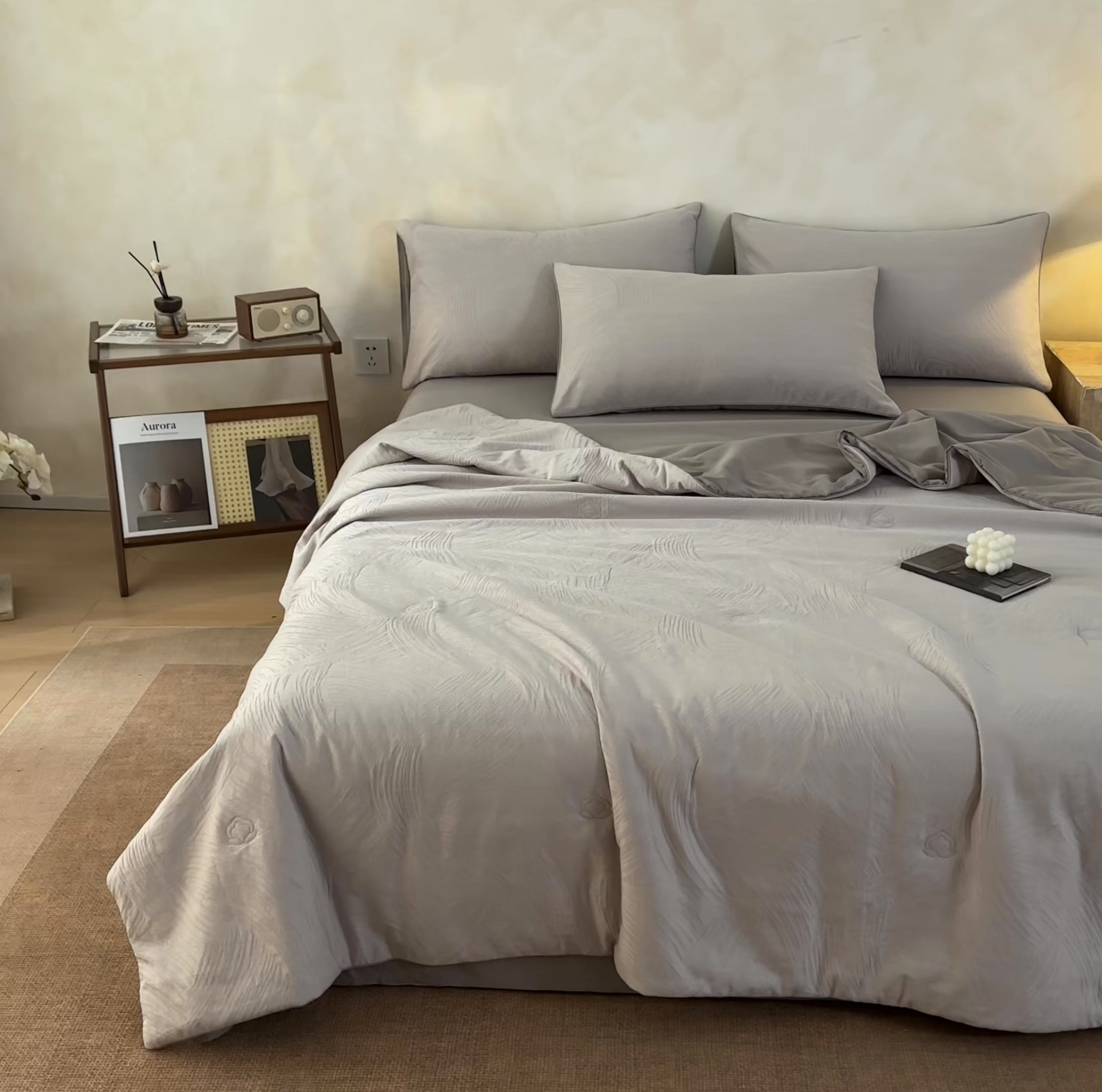 91家纺网 家纺一手货源 找家纺 一加一 2026新款全棉提花级简松弛大豆夏被-素棉云皱 杰斯