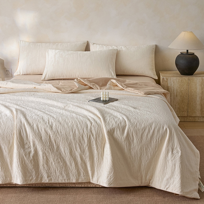 91家纺网 家纺一手货源 找家纺 一加一 2026新款全棉提花级简松弛大豆夏被-素棉云皱 克拉拉