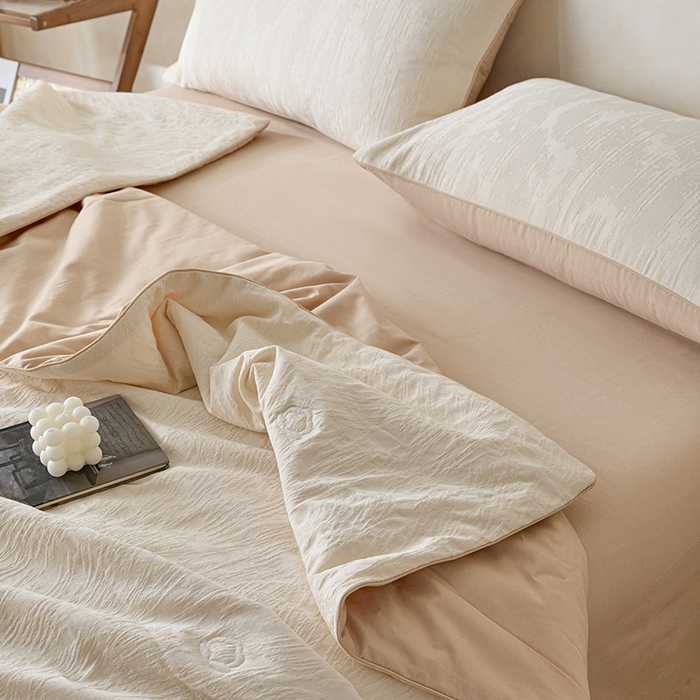 91家纺网 家纺一手货源 找家纺 一加一 2026新款全棉提花级简松弛大豆夏被-素棉云皱 克拉拉