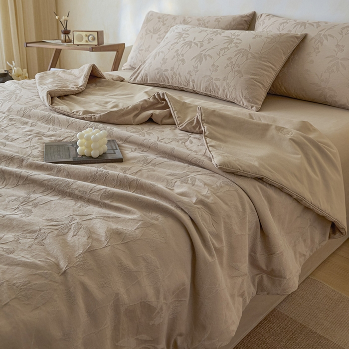 91家纺网 家纺一手货源 找家纺 一加一 2026新款全棉提花级简松弛大豆夏被-素棉云皱 森语集