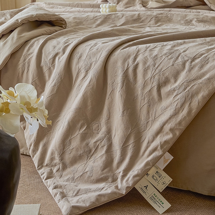 91家纺网 家纺一手货源 找家纺 一加一 2026新款全棉提花级简松弛大豆夏被-素棉云皱 森语集