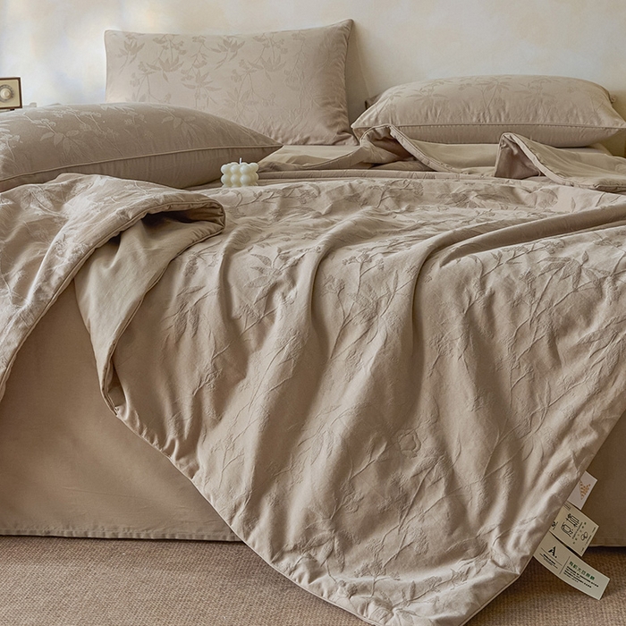 91家纺网 家纺一手货源 找家纺 一加一 2026新款全棉提花级简松弛大豆夏被-素棉云皱 森语集