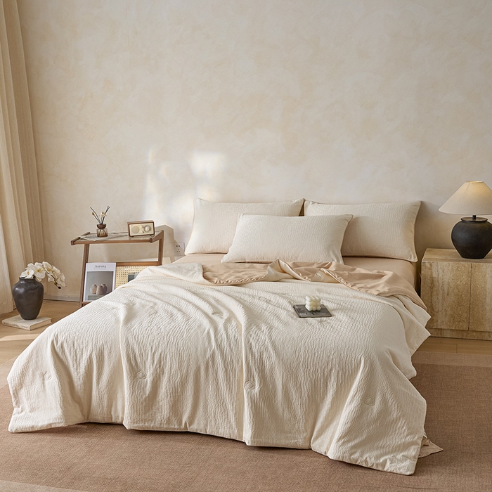 91家纺网 家纺一手货源 找家纺 一加一 2026新款全棉提花级简松弛大豆夏被-素棉云皱 石烁