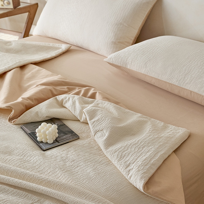 91家纺网 家纺一手货源 找家纺 一加一 2026新款全棉提花级简松弛大豆夏被-素棉云皱 石烁