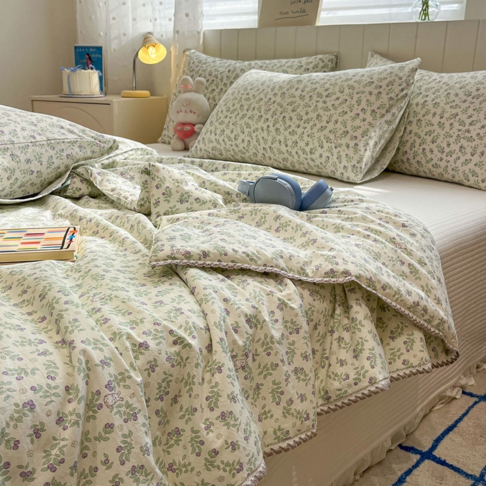 91家纺网 家纺一手货源 找家纺 一加一 2026新款全棉小花边碎花大豆夏被-棉云花畔 蓝莓兔