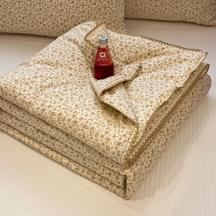 一加一 2026新款全棉小花边碎花大豆夏被-棉云花畔 杏芙