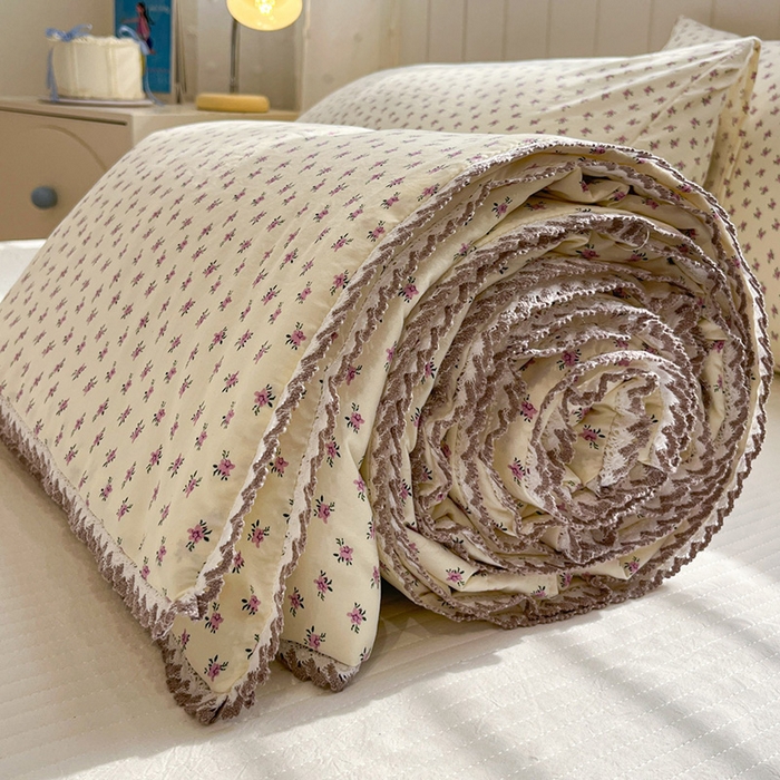 91家纺网 家纺一手货源 找家纺 一加一 2026新款全棉小花边碎花大豆夏被-棉云花畔 十里蔷薇
