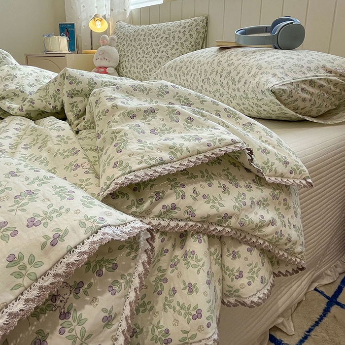 91家纺网 家纺一手货源 找家纺 一加一 2026新款全棉小花边碎花大豆夏被-棉云花畔 蓝莓兔