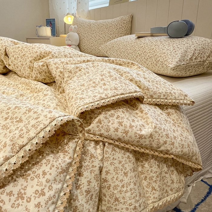 91家纺网 家纺一手货源 找家纺 一加一 2026新款全棉小花边碎花大豆夏被-棉云花畔 杏芙