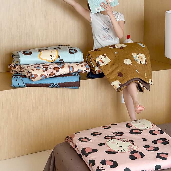 91家纺网 家纺一手货源 找家纺 一加一 2026新款全棉印花KT大豆夏被-云朵抱抱KT 组合图