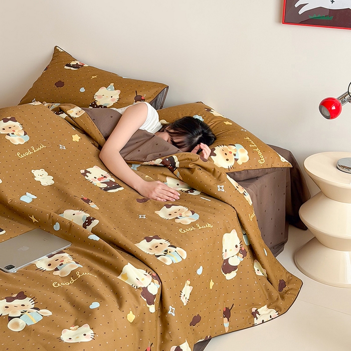 91家纺网 家纺一手货源 找家纺 一加一 2026新款全棉印花KT大豆夏被-云朵抱抱KT KT日记