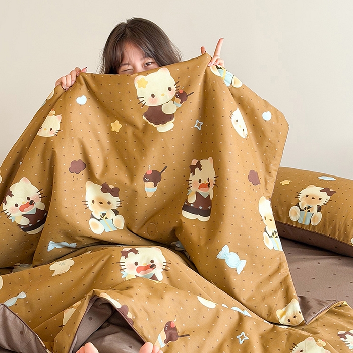 91家纺网 家纺一手货源 找家纺 一加一 2026新款全棉印花KT大豆夏被-云朵抱抱KT KT日记