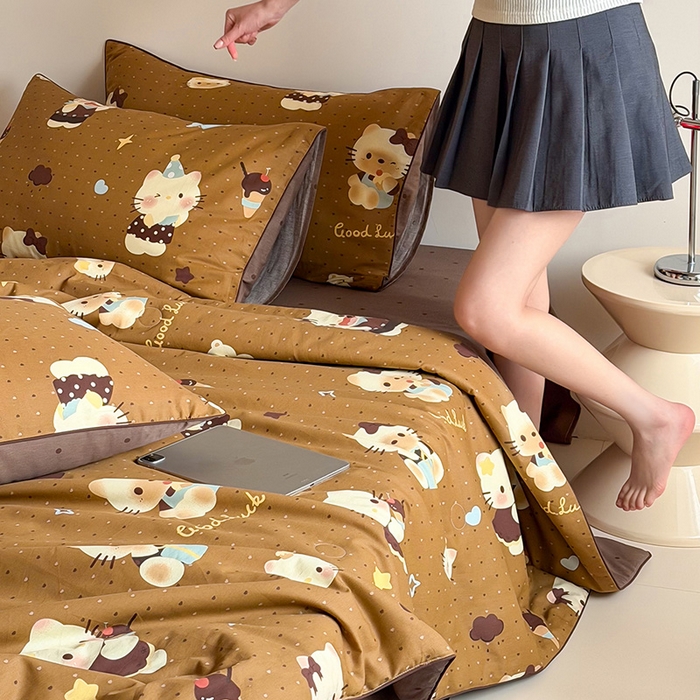 91家纺网 家纺一手货源 找家纺 一加一 2026新款全棉印花KT大豆夏被-云朵抱抱KT KT日记