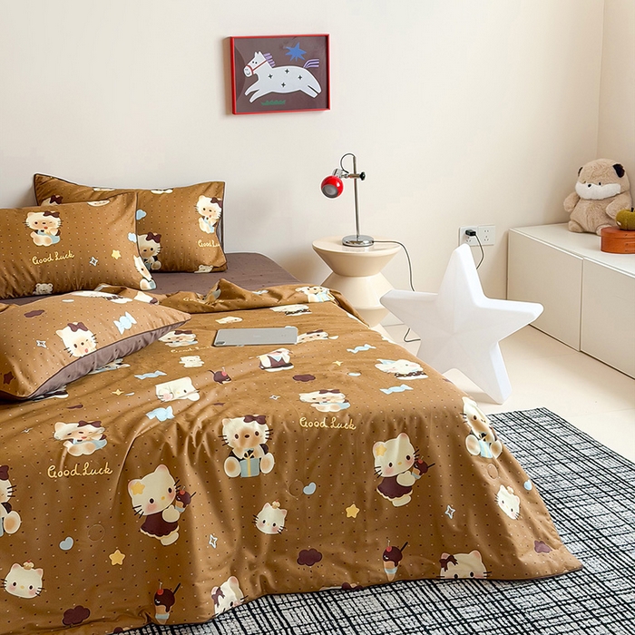 91家纺网 家纺一手货源 找家纺 一加一 2026新款全棉印花KT大豆夏被-云朵抱抱KT KT日记