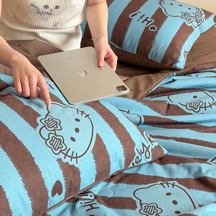 91家纺网 家纺一手货源 找家纺 一加一 2026新款全棉印花KT大豆夏被-云朵抱抱KT 条纹KT