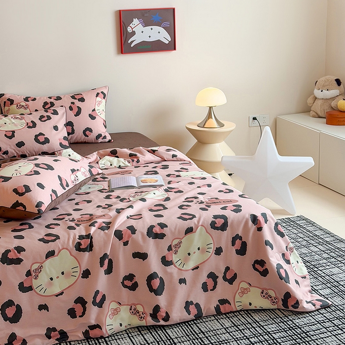 91家纺网 家纺一手货源 找家纺 一加一 2026新款全棉印花KT大豆夏被-云朵抱抱KT 粉豹KT