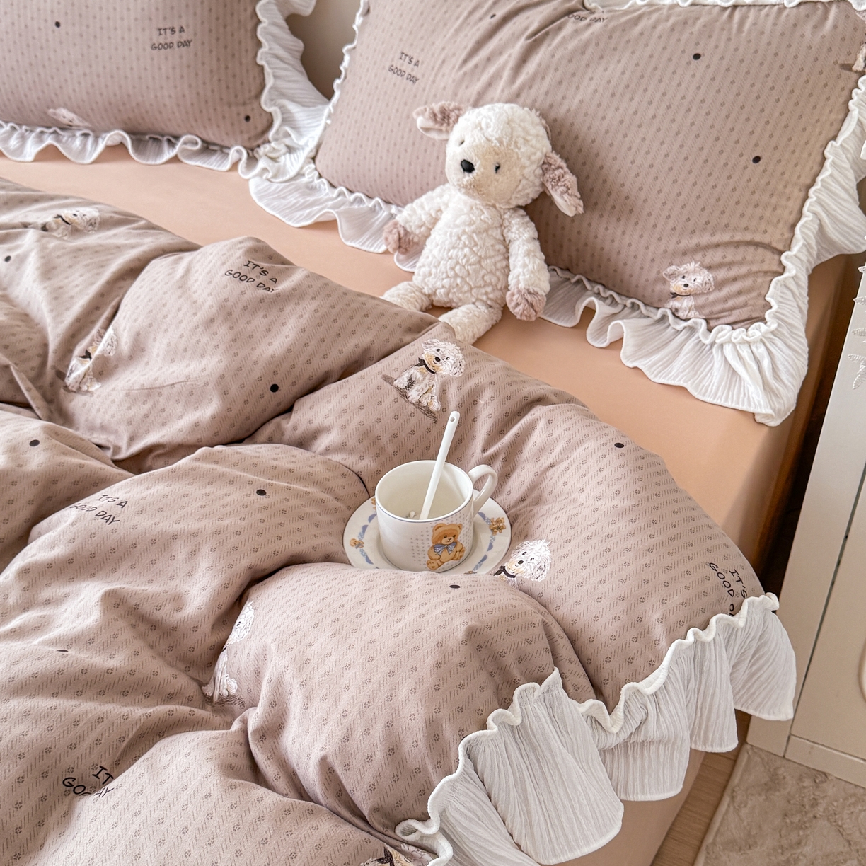 91家纺网 家纺一手货源 找家纺 橘子家 2026新款柔肤棉床单四件套 奶芙小狗