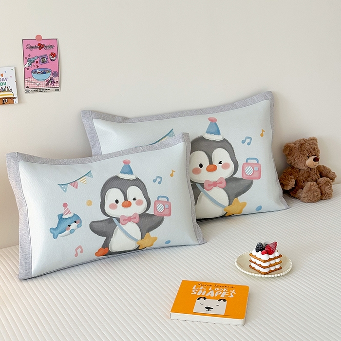 91家纺网 家纺一手货源 找家纺 嗨生活 2026新款大版加密冰丝枕套儿童枕套幼儿园枕套单品枕套枕套单件 企鹅宝宝