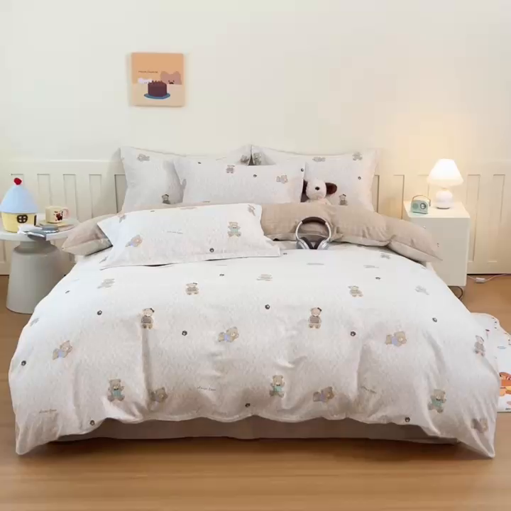 91家纺网 家纺一手货源 找家纺 梦纤绒 2026新款全棉纯棉印花四件套 贴贴熊