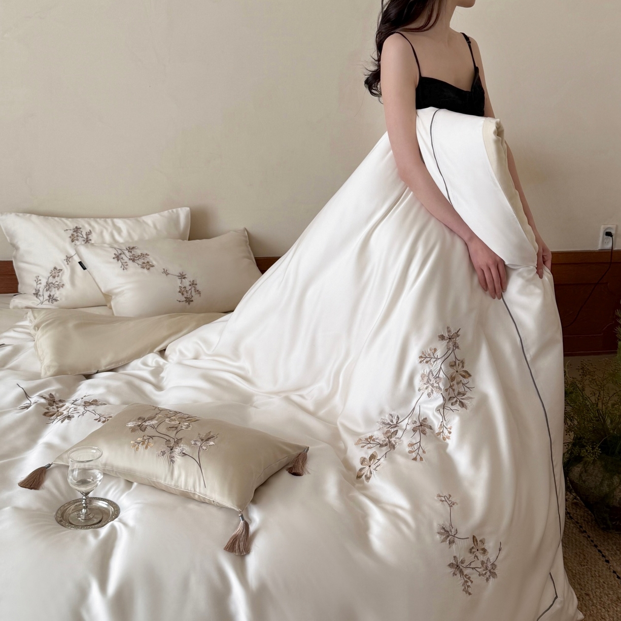 91家纺网 家纺一手货源 找家纺 （总）鹿班家居 2026春夏新款60S兰精天丝刺绣系列四件套-云山晓（标准会员-20元)