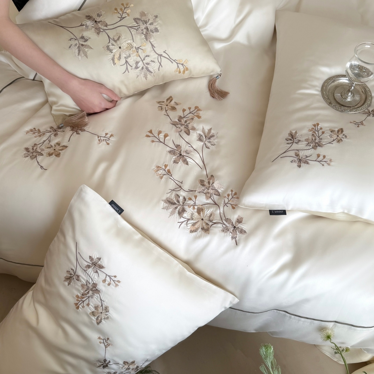 91家纺网 家纺一手货源 找家纺 （总）鹿班家居 2026春夏新款60S兰精天丝刺绣系列四件套-云山晓（标准会员-20元)