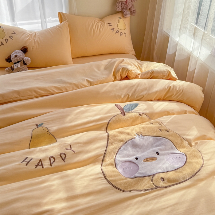 91家纺网 家纺一手货源 找家纺 橘子家 2026新款卡通绣花四件套 梨好鸭