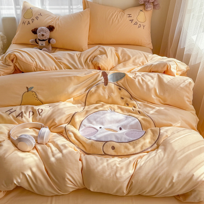 91家纺网 家纺一手货源 找家纺 橘子家 2026新款卡通绣花四件套 梨好鸭