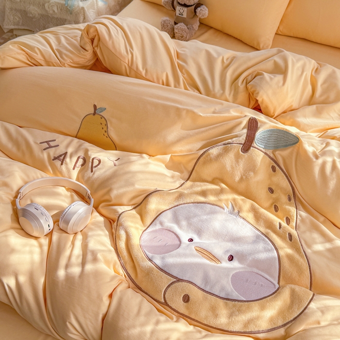 91家纺网 家纺一手货源 找家纺 橘子家 2026新款卡通绣花四件套 梨好鸭