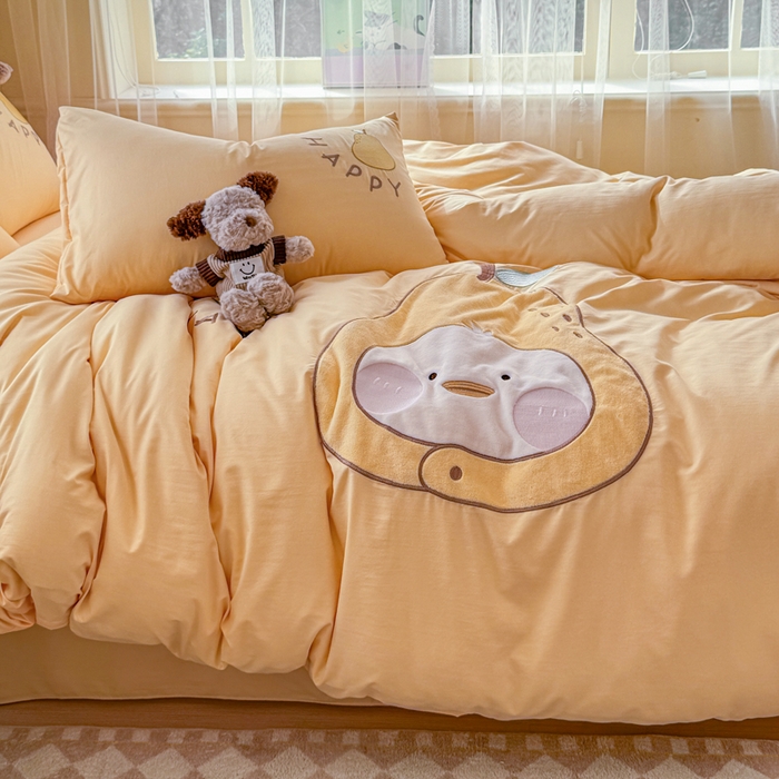 91家纺网 家纺一手货源 找家纺 橘子家 2026新款卡通绣花四件套 梨好鸭