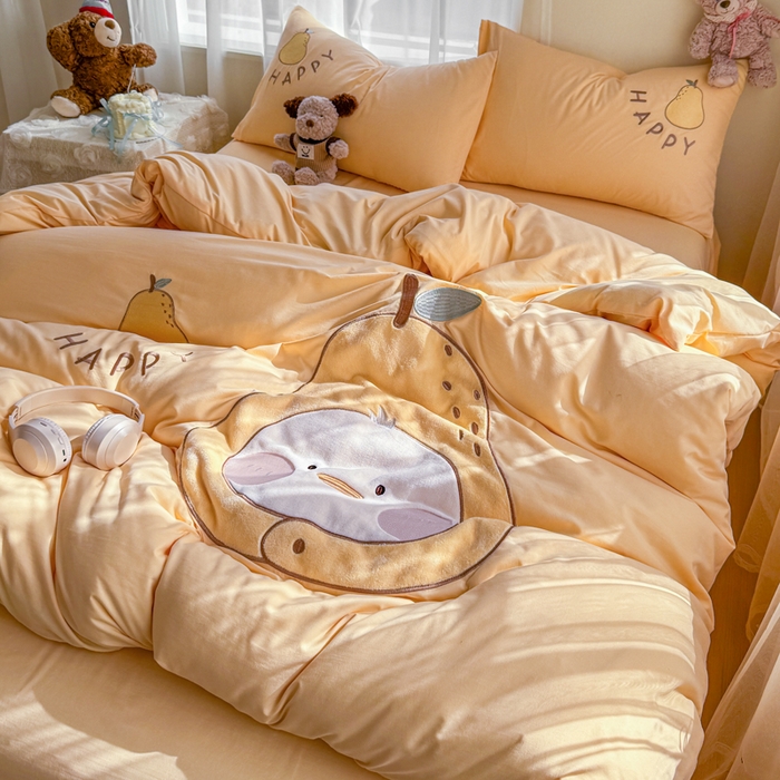 91家纺网 家纺一手货源 找家纺 橘子家 2026新款卡通绣花四件套 梨好鸭