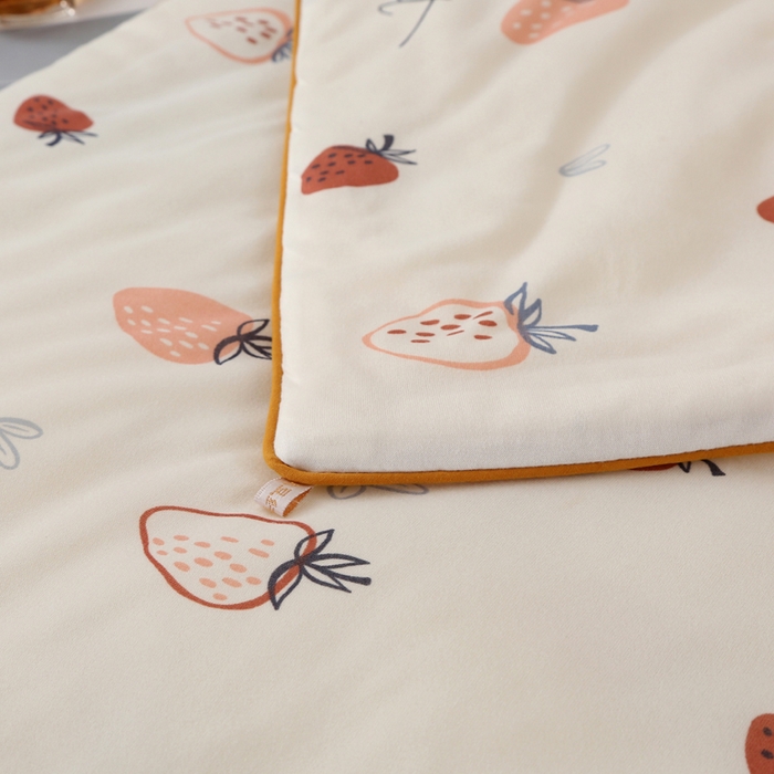 91家纺网 家纺一手货源 找家纺 薇玛仕 2026新款A类牛奶丝针织棉印花大豆夏凉被空调被儿童被 白草莓