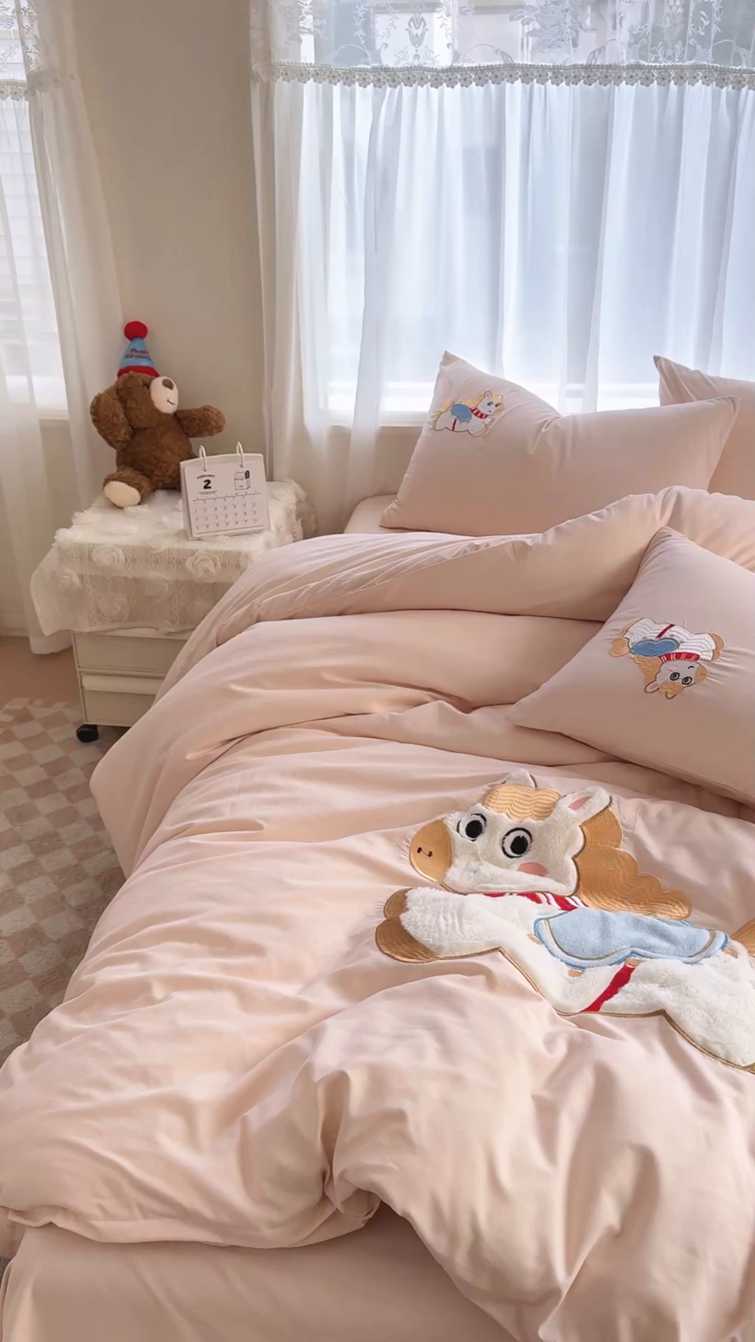 91家纺网 家纺一手货源 找家纺 橘子家 2026新款卡通绣花四件套 马上有福