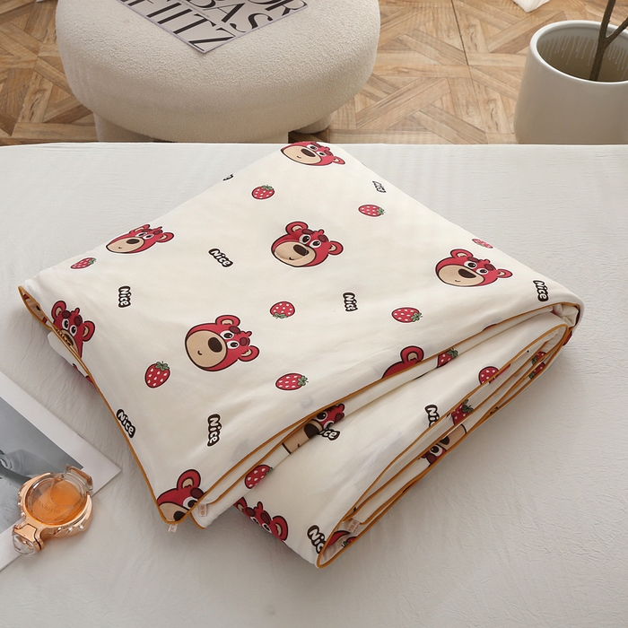 91家纺网 家纺一手货源 找家纺 薇玛仕 2026新款A类牛奶丝针织棉印花大豆夏凉被空调被儿童被 草莓熊