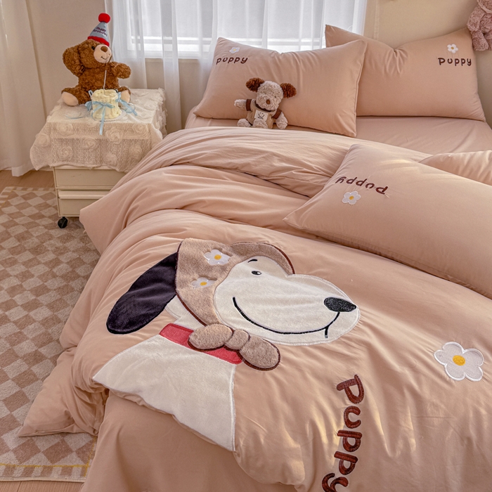 91家纺网 家纺一手货源 找家纺 橘子家 2026新款卡通绣花四件套 帕皮狗