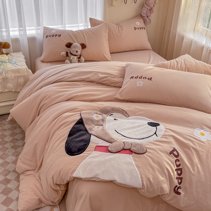 91家纺网 家纺一手货源 找家纺 橘子家 2026新款卡通绣花四件套 帕皮狗