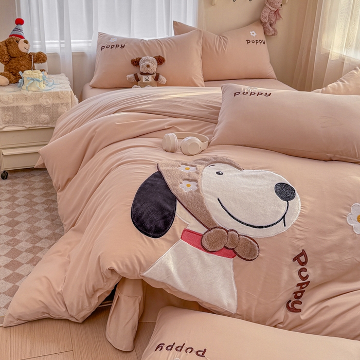 91家纺网 家纺一手货源 找家纺 橘子家 2026新款卡通绣花四件套 帕皮狗