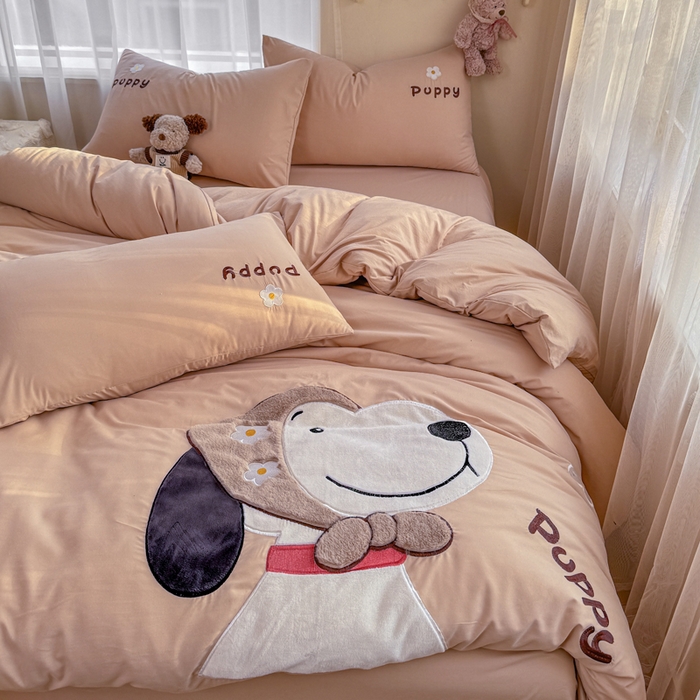 91家纺网 家纺一手货源 找家纺 橘子家 2026新款卡通绣花四件套 帕皮狗