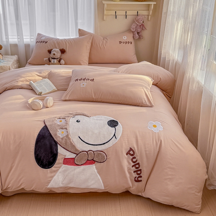 91家纺网 家纺一手货源 找家纺 橘子家 2026新款卡通绣花四件套 帕皮狗